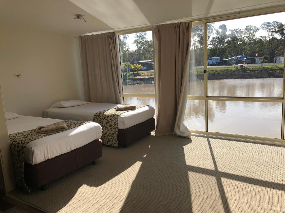 Australian Motor Home Tourist Park Twelve Mile Creek Karuah Bagian luar foto