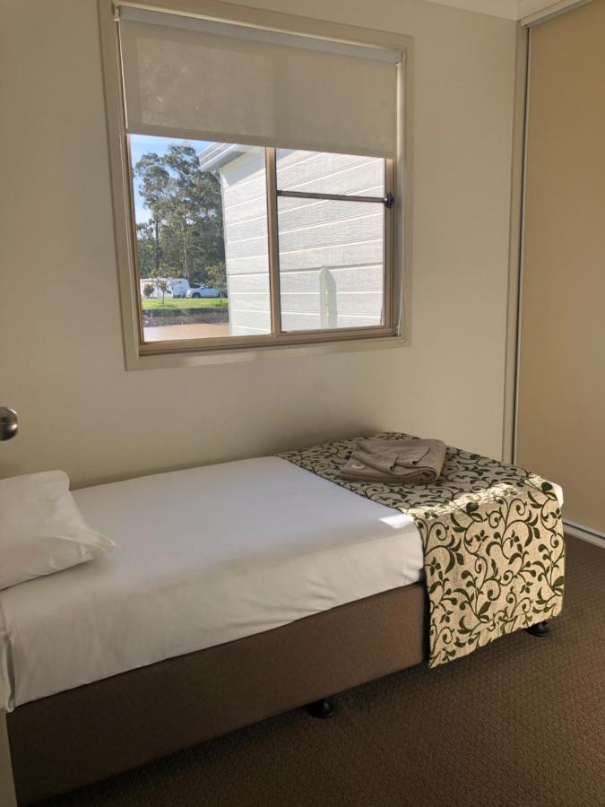 Australian Motor Home Tourist Park Twelve Mile Creek Karuah Bagian luar foto
