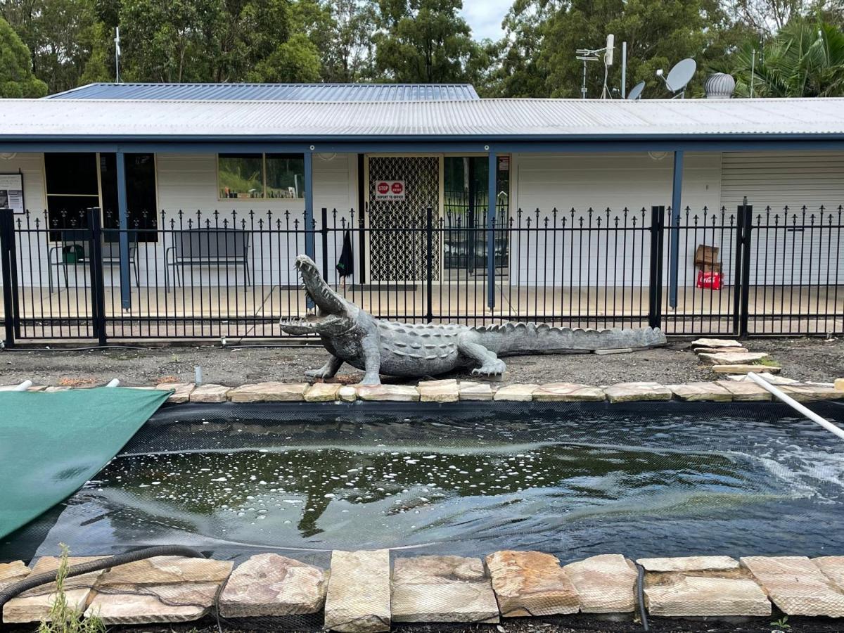 Australian Motor Home Tourist Park Twelve Mile Creek Karuah Bagian luar foto