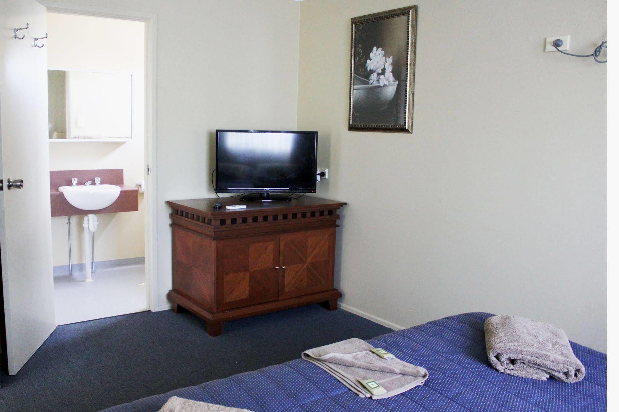 Australian Motor Home Tourist Park Twelve Mile Creek Karuah Bagian luar foto