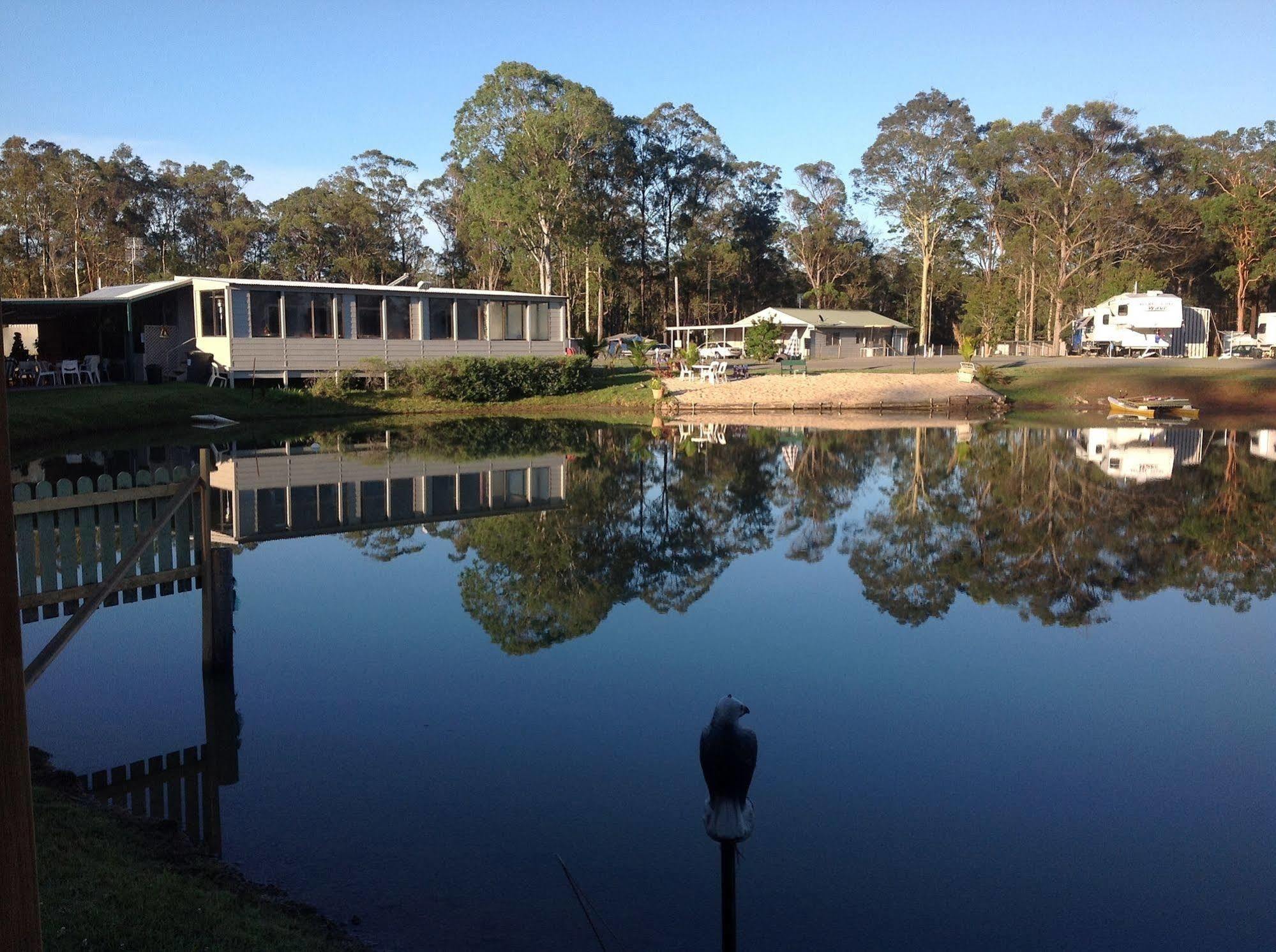 Australian Motor Home Tourist Park Twelve Mile Creek Karuah Bagian luar foto